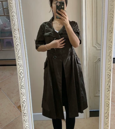 春秋款短袖风衣款连衣裙8成新M码，在实体店...