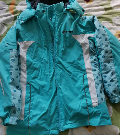 冬季校服165码,没怎么穿很新 感兴趣的话...