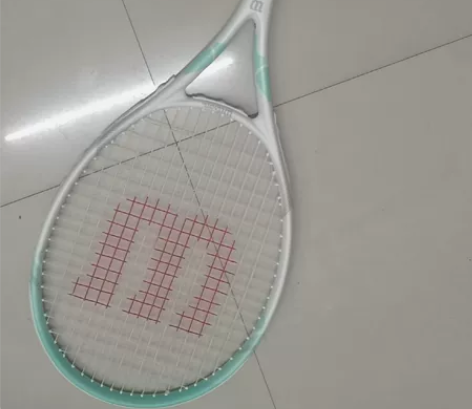 出wilson网球拍，手柄可以用手胶覆盖，...