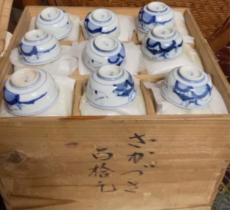 今天挖到一窝子老九谷酒杯，口沿描金，外青花...