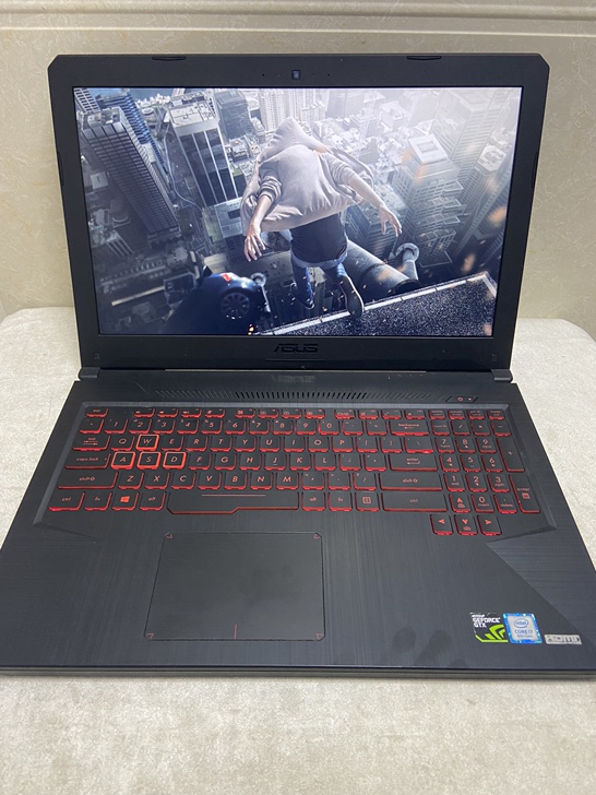 华硕飞行堡垒FX80笔记本游戏本i7-87...