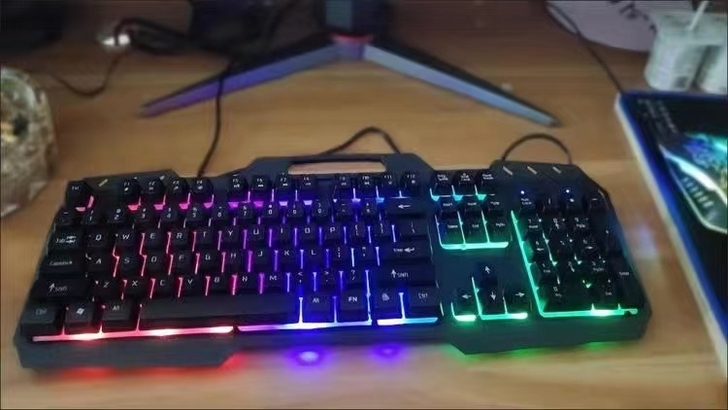 【清仓处理】牧马人机械手感游戏键盘有线电脑...