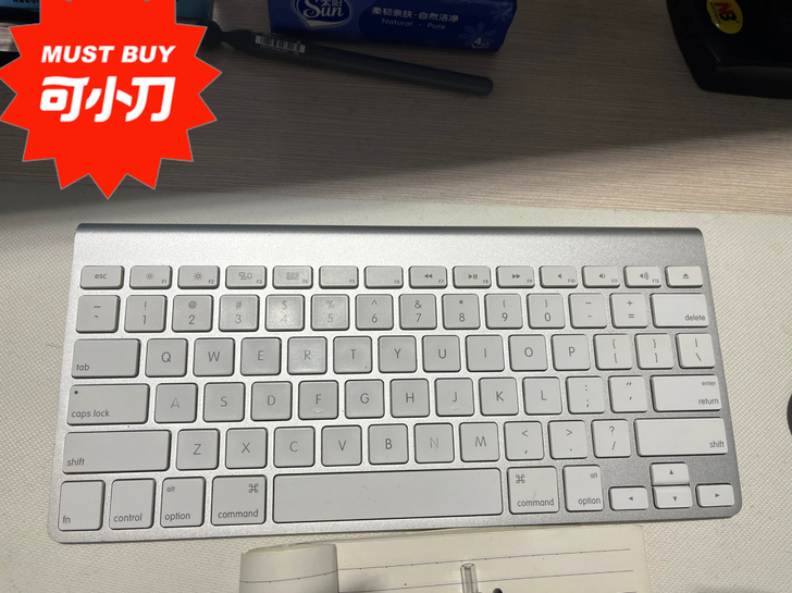 苹果一代键盘，有轻微磕碰如图，110包邮出！