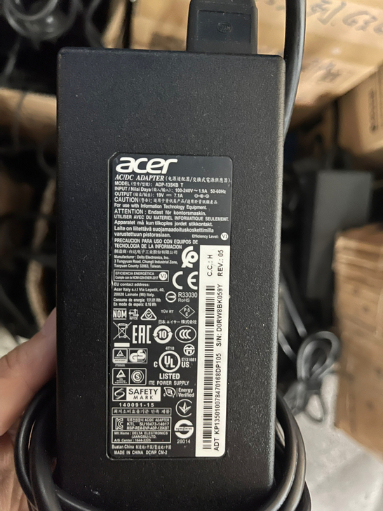 宏基19V-7.1A 暗影骑士机型