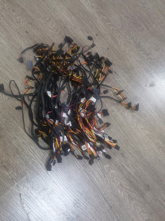 戴尔台式电脑主机硬盘和光驱的电源线