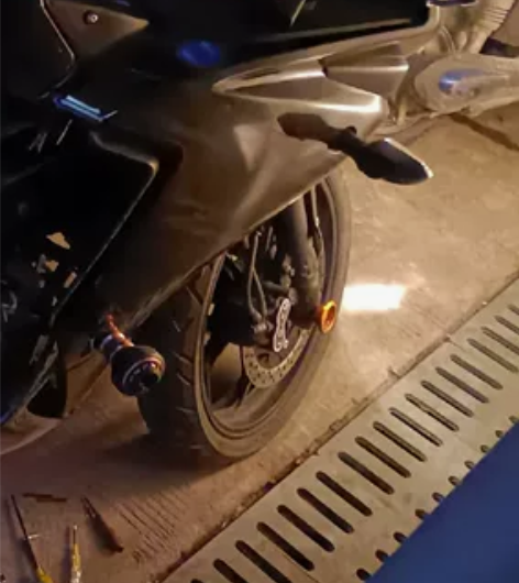 双缸350水冷 改装短尾 加装射灯 贴纸撕...