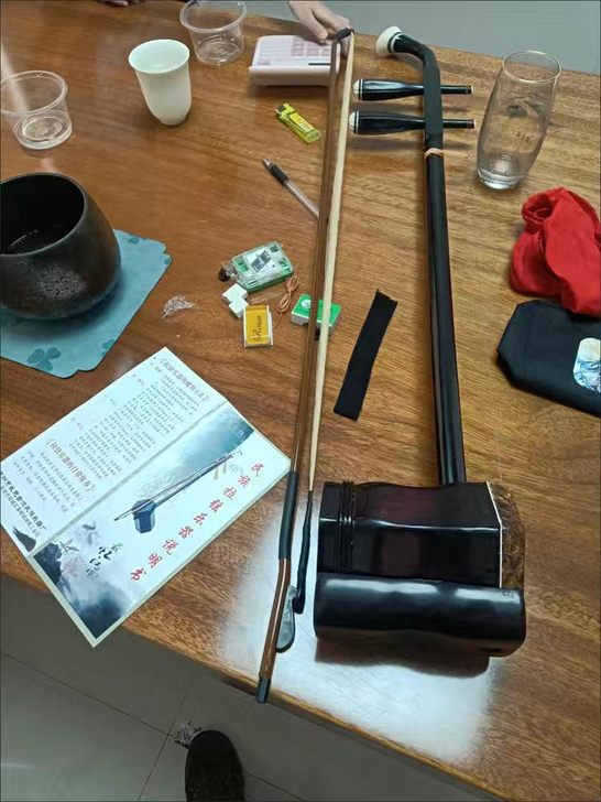 低价出售全新二胡，这二胡是在我家这边的琴行...
