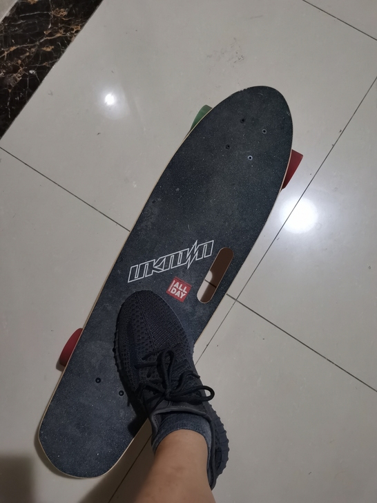 闲置滑板，低价出，18608904495