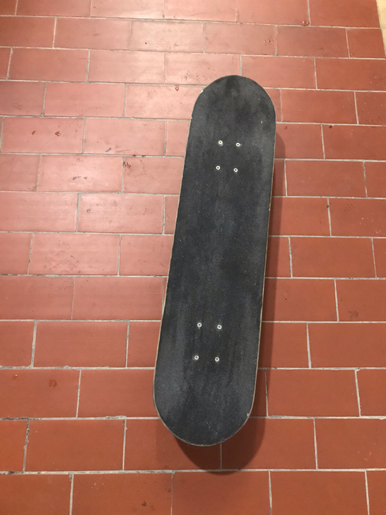 双翘板四轮滑板,新旧如图,看轮子还很新,没...