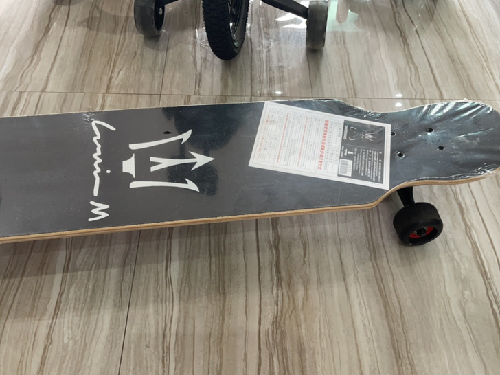 全新滑板，长108cm宽22cm