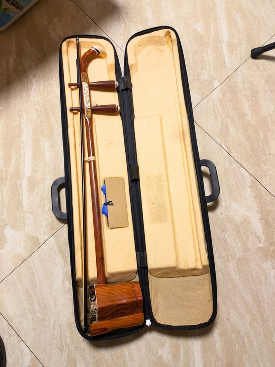 二胡，八百多买的，紫檀实木，不会拉 识货的...