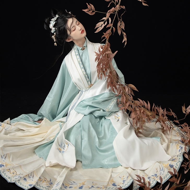 求购桔屿 楼兰 S或者M皆可