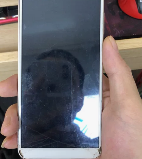 华为畅享7s，主板是好的，功能全好，就外屏...
