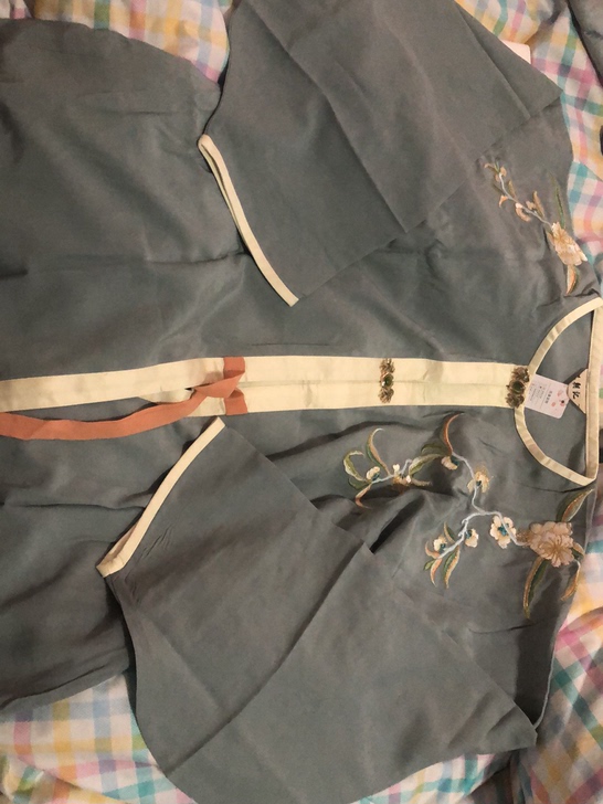 花朝记蓝色圆领衫s码全新（列表满百非偏远包...