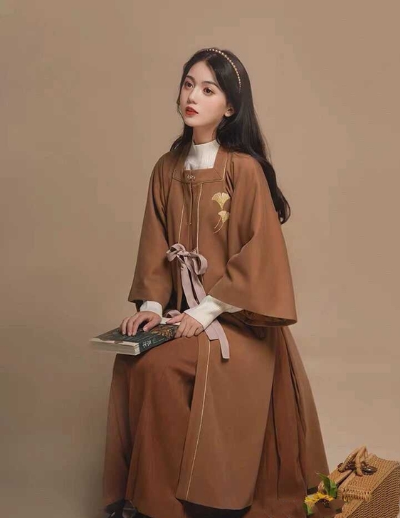 出花朝记未施粉黛下裙，s码，去年买的，没穿...