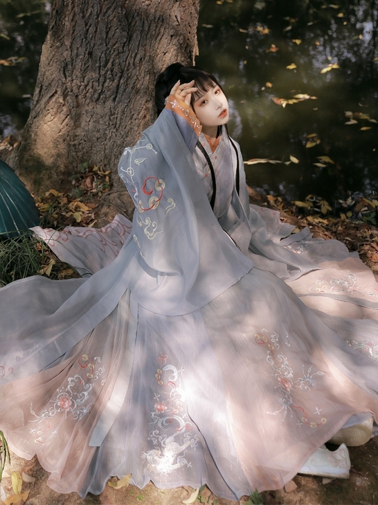 出社麟星瑶  晋制汉服  三件套加大袖衫