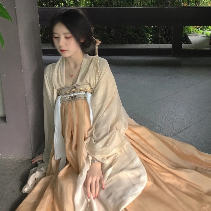 〔收〕只收大袖衫呀