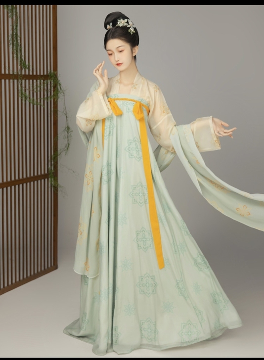 汉服忆长安s码，几乎全新，不是正我吃啦