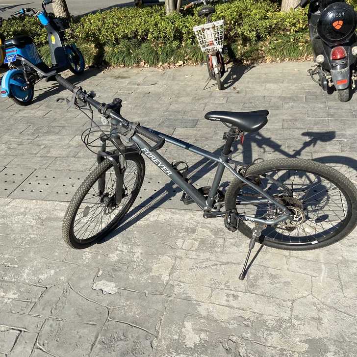 永久山地车,铝架,27速。原价800,可提...