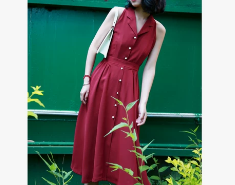 2022新款港风复古酒红色挂脖连衣裙赫本风...