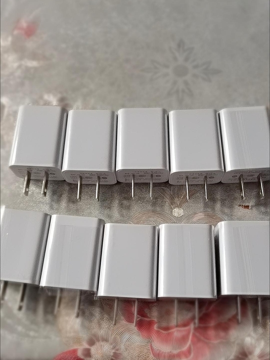 仓库到期，处理5v2a充电头安卓苹果通用充...