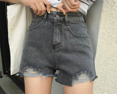 烟灰色牛仔短裤几乎全新，100以内可穿，满...
