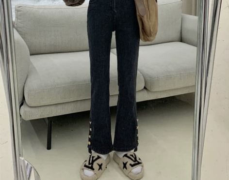 黑色牛仔裤微喇叭，上个月买的，就穿过几次，...
