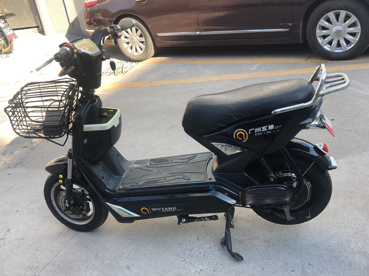 五羊电动车60伏20安700元