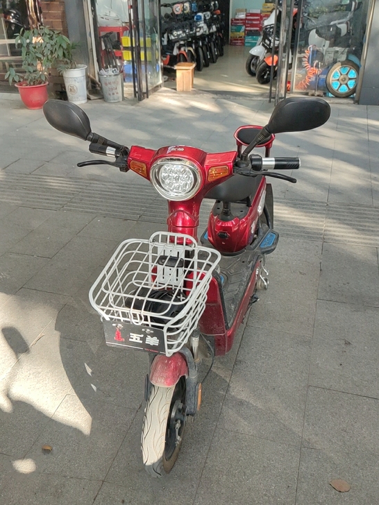 五羊二手电动车，小金鹰48V，续航30公里...