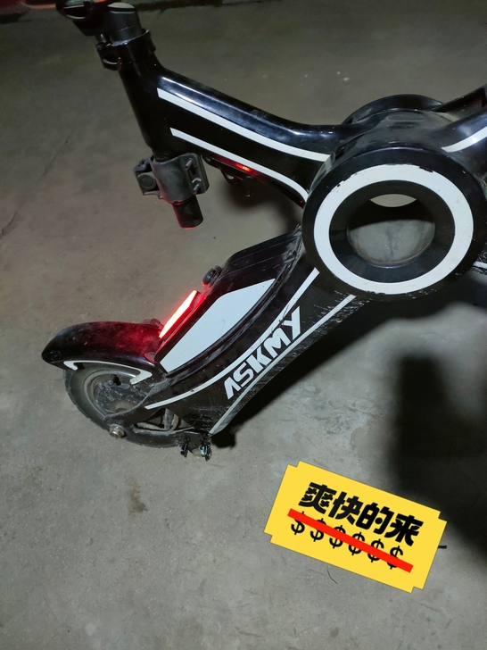 恩斯迈 X1 可折叠放后备箱很方便