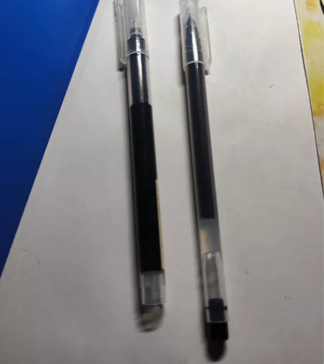 中性笔 直液式 滚珠式 左边的0.6r一支...