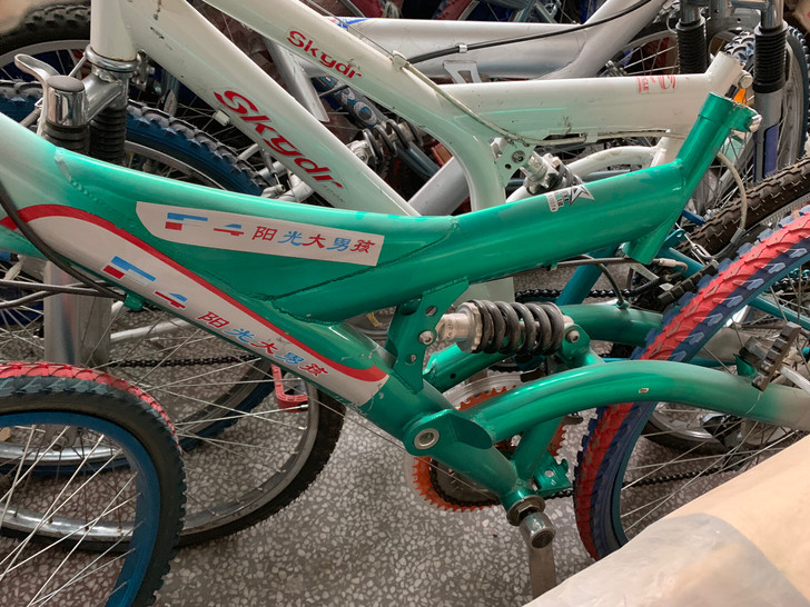 变速山地车，带减震！图片拍的不好！有全新未...