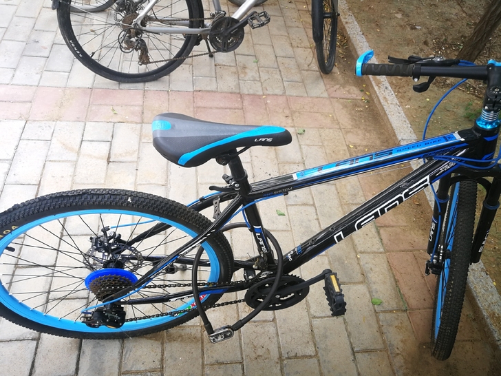 普通赛车，从网上买的，买的有点小了，出售