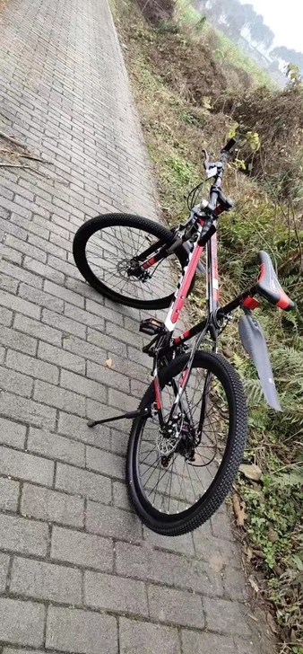 库房积压20多辆山地自行车，成人山地车自行...