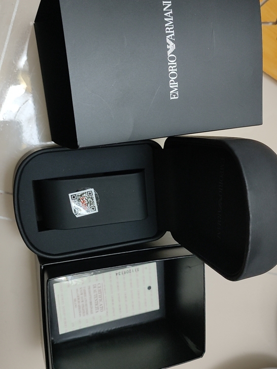 闲置阿玛尼手表盒新的，无用过痕迹，发货西安