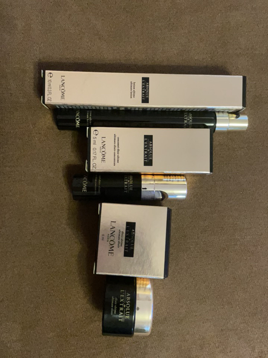 叮咚!漂亮的脸蛋穿什么都好看!兰蔻黑金系列...