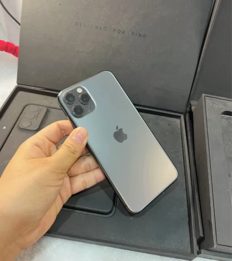 苹果iPhone 11pro  深空灰 9...