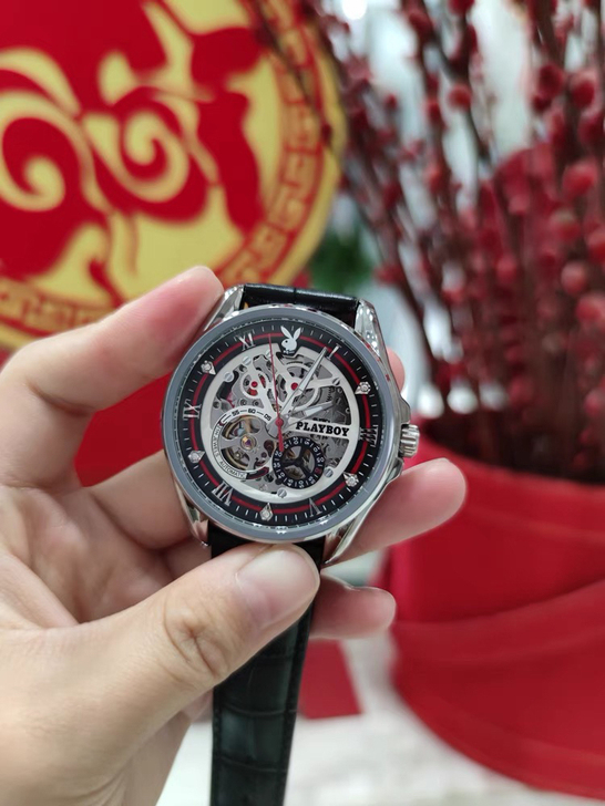 花花公子手表全新 品牌型号 ，买回来没有用...