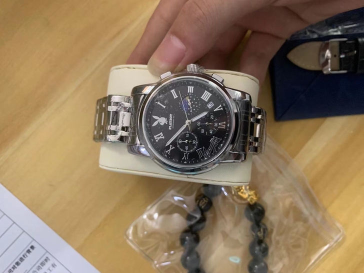 花花公子腕表全新正品，顺丰包邮；