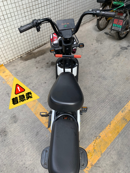 哈啰棒途电动车，电池11月份换的，带无钥匙...