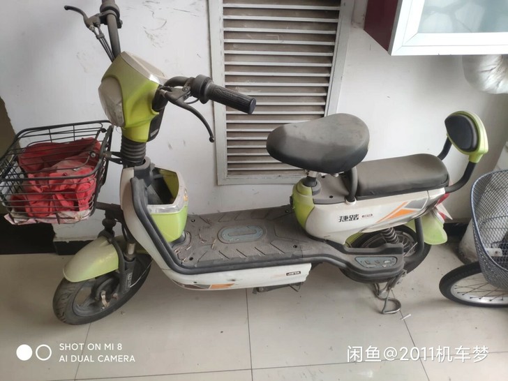 空车，没电瓶！两把钥匙，说明书证件，发票都...