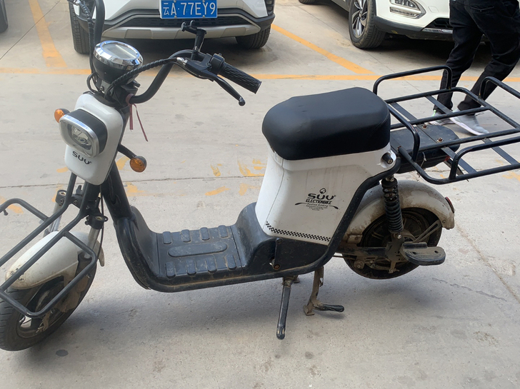 美团外卖车，到手就骑，注意换电车，换电车，...