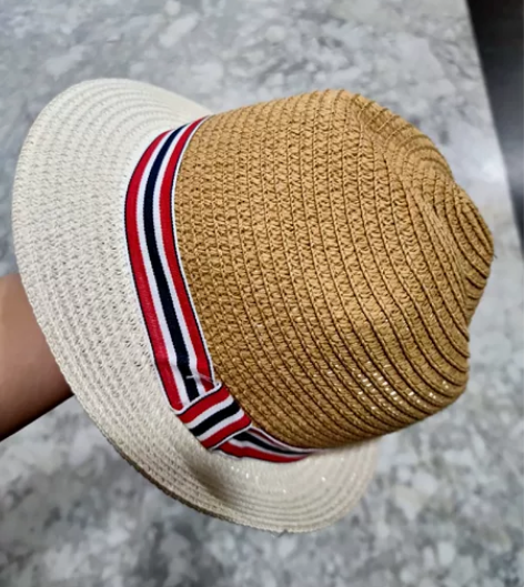 儿童草帽，遮阳帽，几乎没有带过，全新。适合...