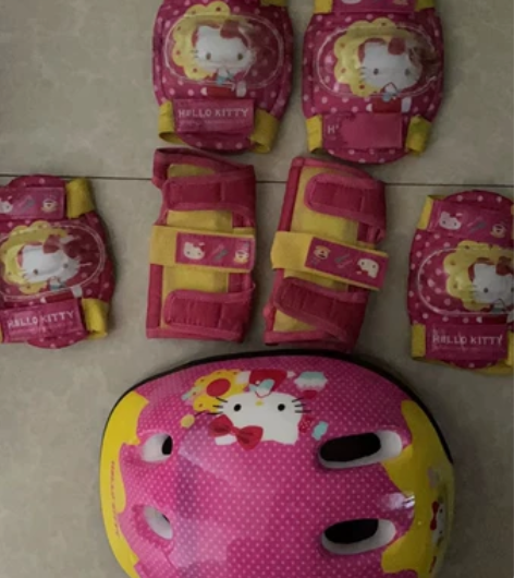 品牌全套儿童单排旱冰鞋 8成新 适合3-8...