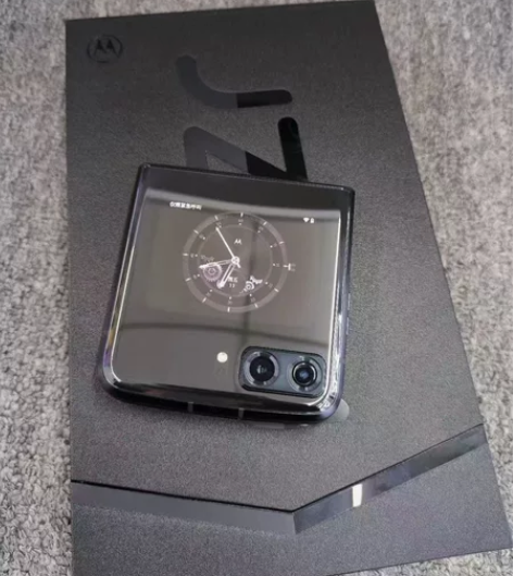 摩托罗拉moto razr 2022 无缝...