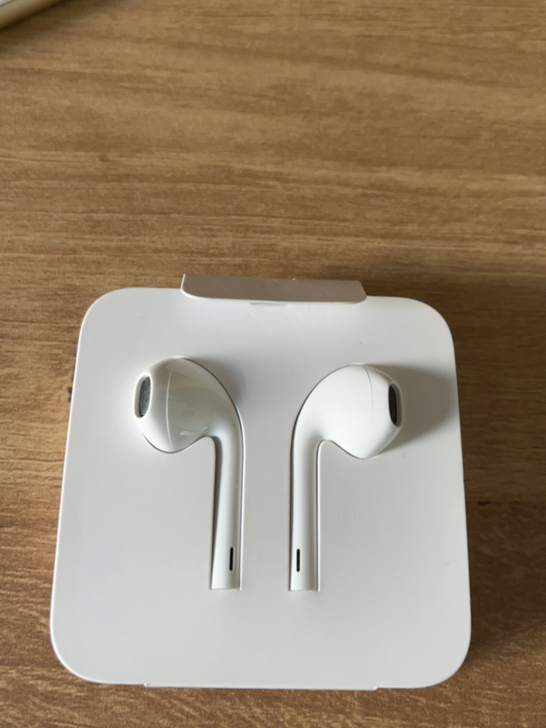 iPhone 原包耳机，买来没拆过。拾掇屋...