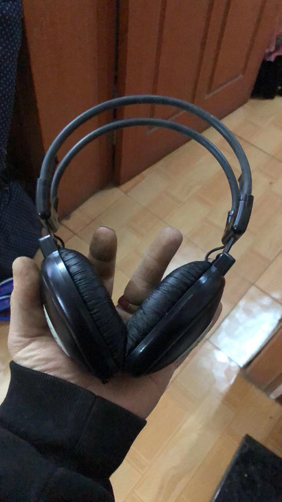 之前日本洋垃圾货场收来的  无线接收耳机 ...