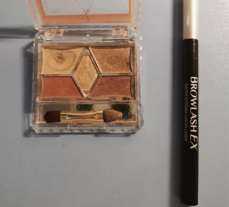 canmake眼影18号色 余量如图 眼线...