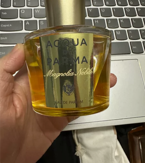 帕尔马高贵木兰香水100ml 只喷过几次，...
