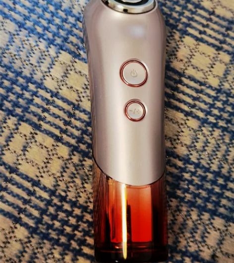 雅萌美容仪红光原价2999，9成新，配件齐...